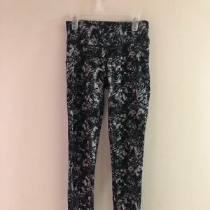 Small black & grey full length patterned leggings